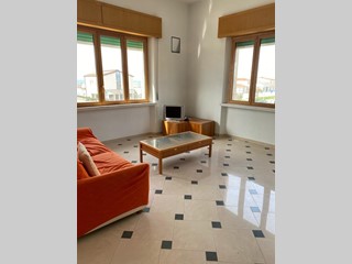 Appartamento in Affitto a Camaiore, zona Lido di Camaiore, 1'500&euro;, 100 m², arredato