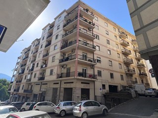 Quadrilocale in Vendita a Cosenza, 90'000&euro;, 100 m²