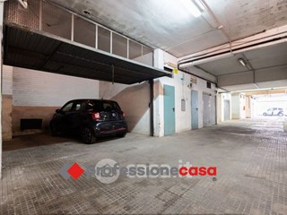 Trilocale in Vendita a Pomezia, 155'000&euro;, 70 m², con Box
