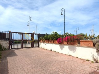 Trilocale in Affitto a Fiumicino, zona Isola Sacra, 800&euro;, 90 m², arredato