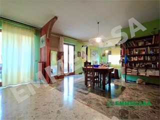 Appartamento in Vendita a Valenzano, 220'000&euro;, 166 m²