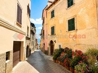 Appartamento in Vendita a Alatri, 90'000&euro;, 300 m², con Box