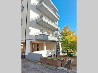 Quadrilocale in Vendita a Penne, 110'000&euro;, 95 m², con Box