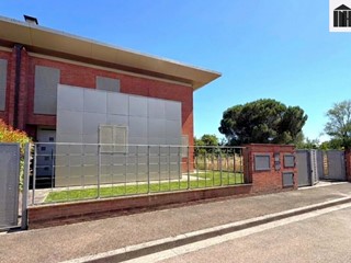 Quadrilocale in Vendita a Santa Croce sull'Arno, 220'000&euro;, 190 m², con Box