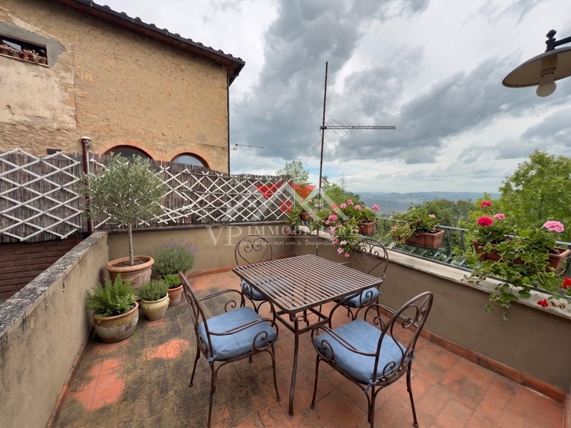 Appartamento in Vendita a Pomarance, 129'000&euro;, 128 m², arredato, con Box
