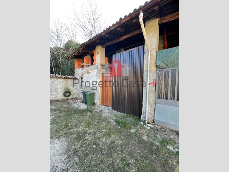 Trilocale in Vendita a Cairate, 67'000&euro;, 90 m²