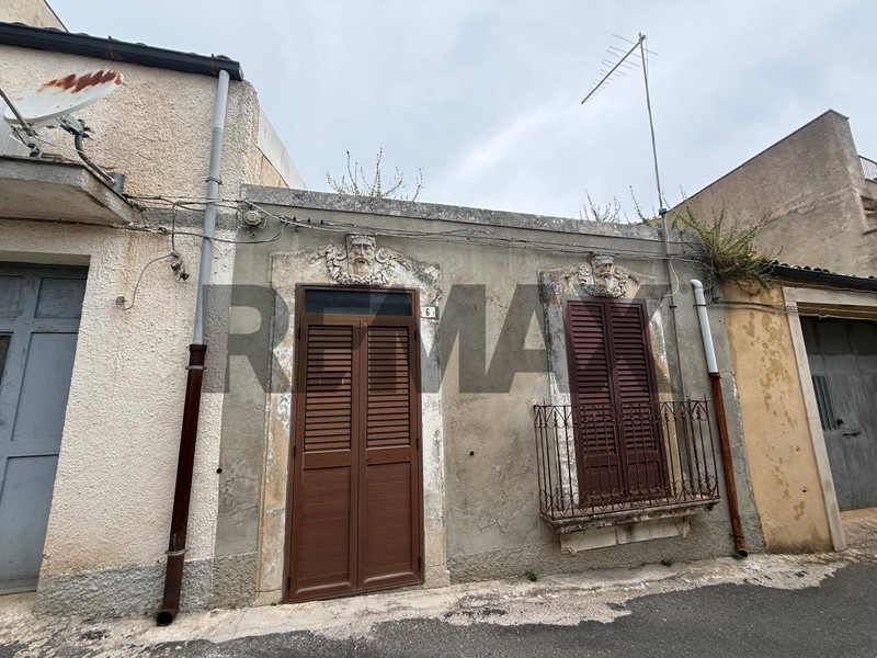 Appartamento in Vendita a Buscemi, 25'000&euro;, 158 m²