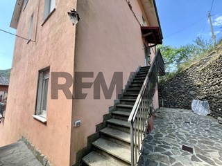 Appartamento in Vendita a Rezzoaglio, 60'000&euro;, 179 m²