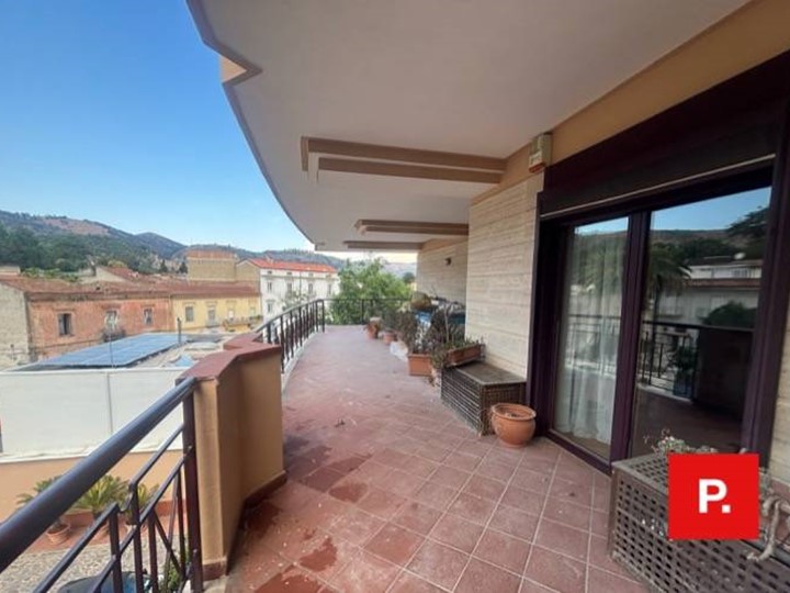 Appartamento in Vendita a Caserta, 390'000&euro;, 170 m²