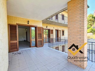 Appartamento in Vendita a Sant'Agata li Battiati, 249'000&euro;, 135 m²