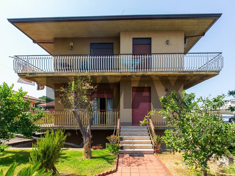Appartamento in Affitto a San Giovanni la Punta, 650&euro;, 125 m²