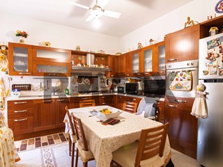 Quadrilocale in Vendita a Catania, 109'000&euro;, 132 m²