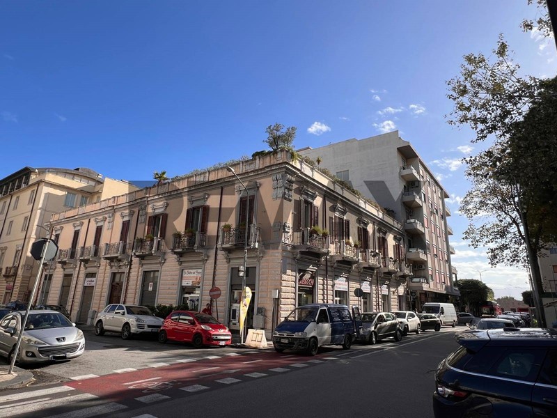 Appartamento in Vendita a Messina, 215'000&euro;, 220 m²