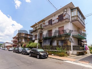 Trilocale in Vendita a Trecastagni, 90'000&euro;, 76 m²