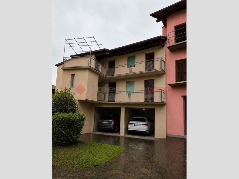 Bilocale in Vendita a Nebbiuno, 159'000&euro;, 68 m², con Box