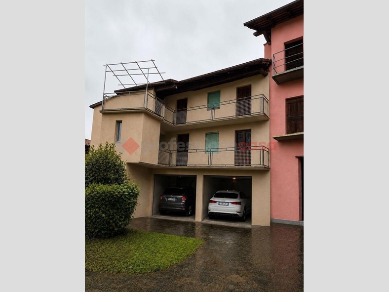 Trilocale in Vendita a Nebbiuno, 229'000&euro;, 100 m², con Box