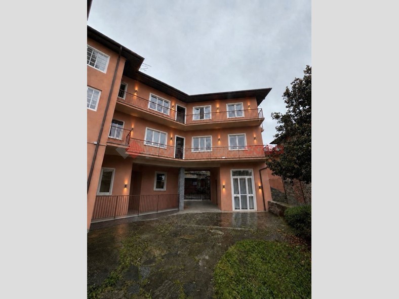 Trilocale in Vendita a Nebbiuno, 269'000&euro;, 100 m², con Box