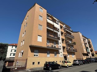 Trilocale in Vendita a Magenta, 114'000&euro;, 80 m², con Box