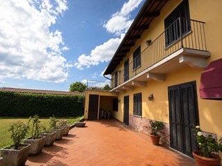 Appartamento in Vendita a Saluzzo, 320'000&euro;, 221 m²
