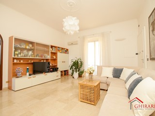 Appartamento in Vendita a Genova, zona Sestri Ponente, 105'000&euro;, 111 m²