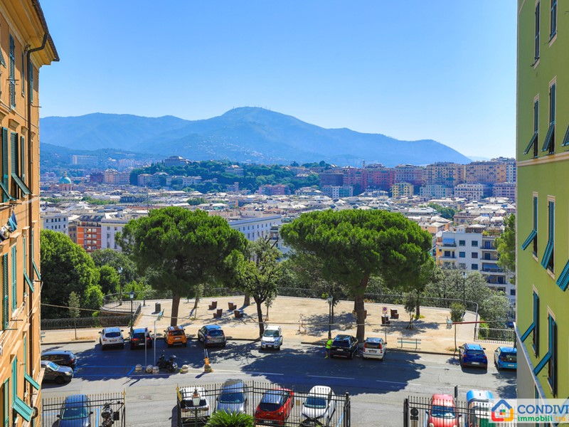 Appartamento in Vendita a Genova, zona Carignano, 420'000&euro;, 130 m²
