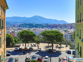 Appartamento in Vendita a Genova, zona Carignano, 420'000&euro;, 130 m²