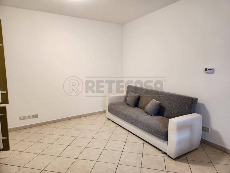 Trilocale in Affitto a Santa Maria a Monte, zona Pregiuntino, 650&euro;, 65 m², arredato