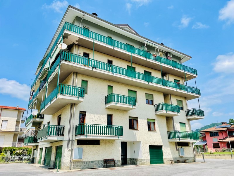 Appartamento in Vendita a Ceva, 60'000&euro;, 179 m², con Box