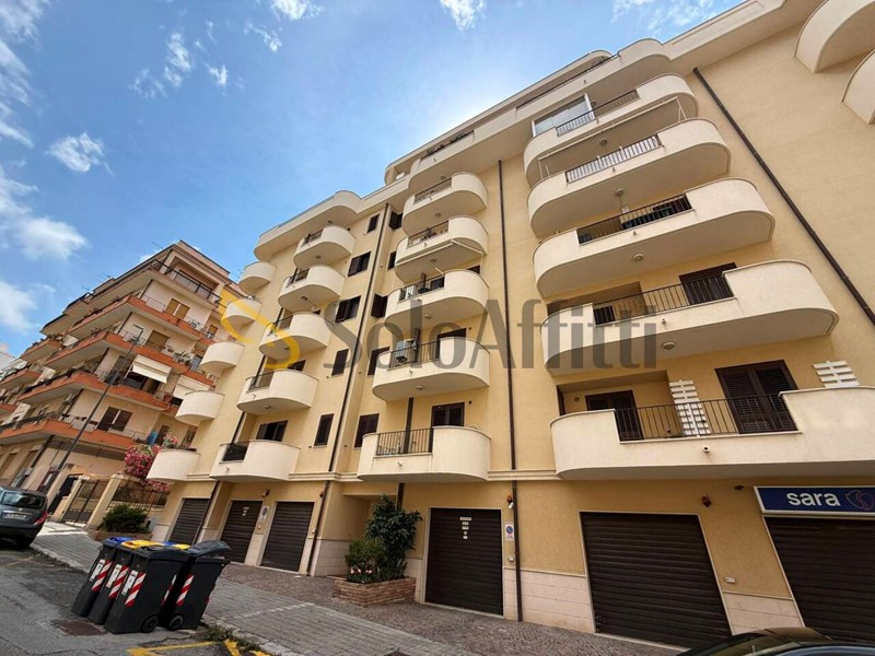 Trilocale in Affitto a Reggio Calabria, 550&euro;, 80 m², arredato