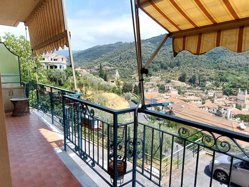 Quadrilocale in Vendita a Dolcedo, 135'000&euro;, 89 m², con Box
