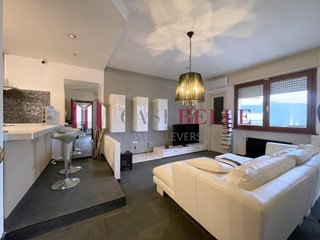 Quadrilocale in Vendita a Camaiore, zona Lido di Camaiore, 300'000&euro;, 105 m²