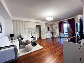 Appartamento in Vendita a Floridia, 140'000&euro;, 143 m²