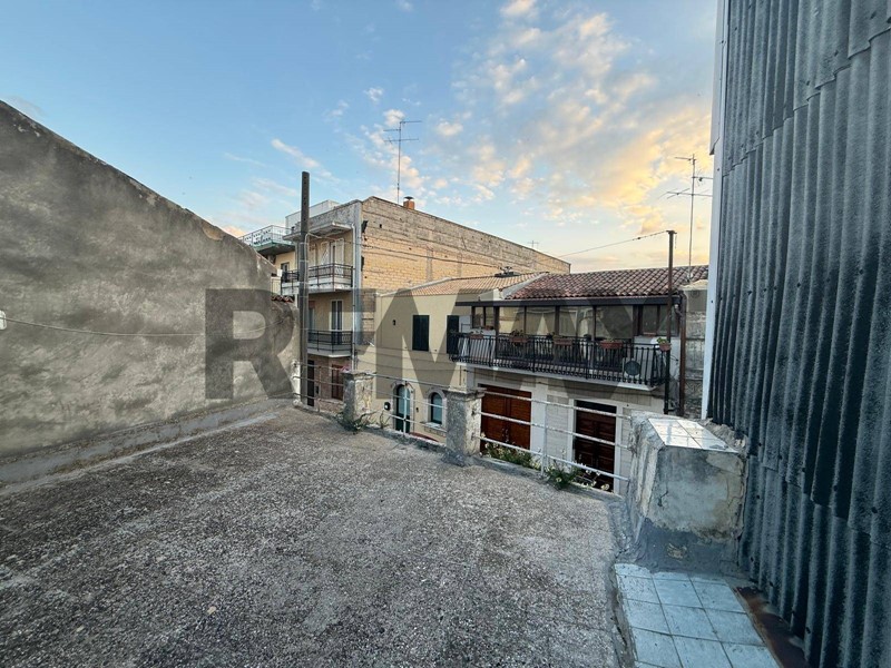 Trilocale in Vendita a Floridia, 40'000&euro;, 129 m²
