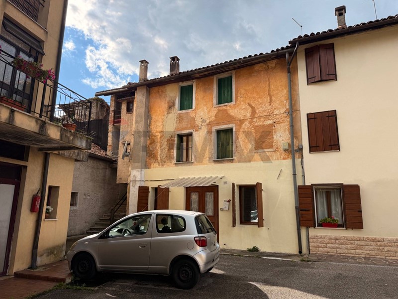 Appartamento in Vendita a Belluno, 70'000&euro;, 160 m²