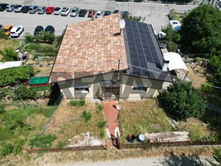 Appartamento in Vendita a Pederobba, 120'000&euro;, 130 m²
