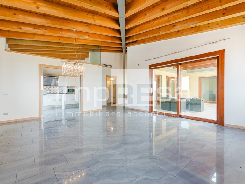 Attico in Vendita a Conegliano, 450'000&euro;, 160 m²