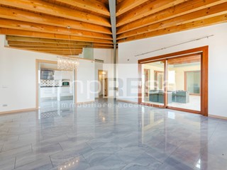 Attico in Vendita a Conegliano, 450'000&euro;, 160 m²