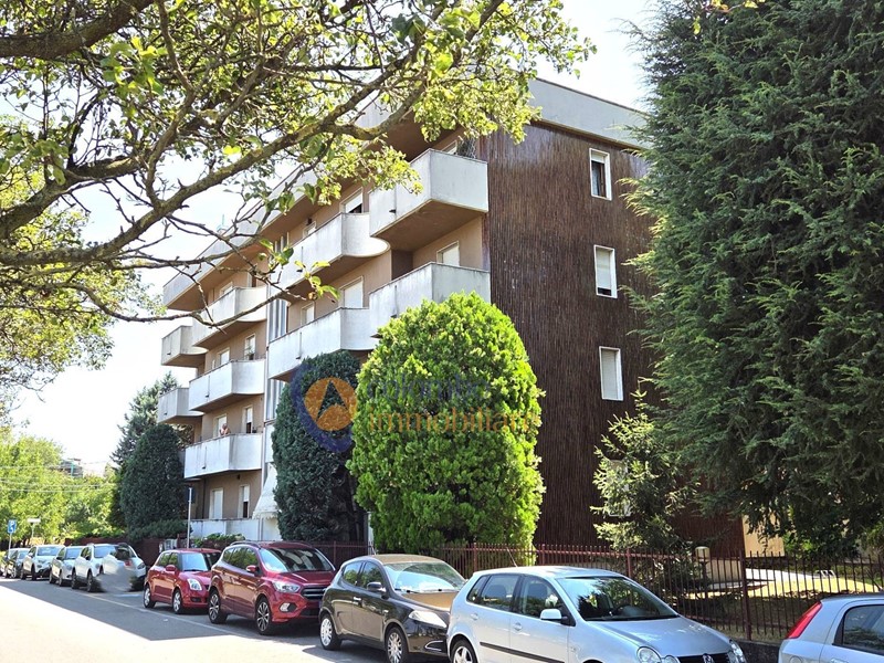 Quadrilocale in Vendita a Busto Arsizio, 165'000&euro;, 110 m²