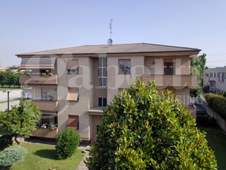 Trilocale in Vendita a Cesano Maderno, 175'000&euro;, 100 m², con Box