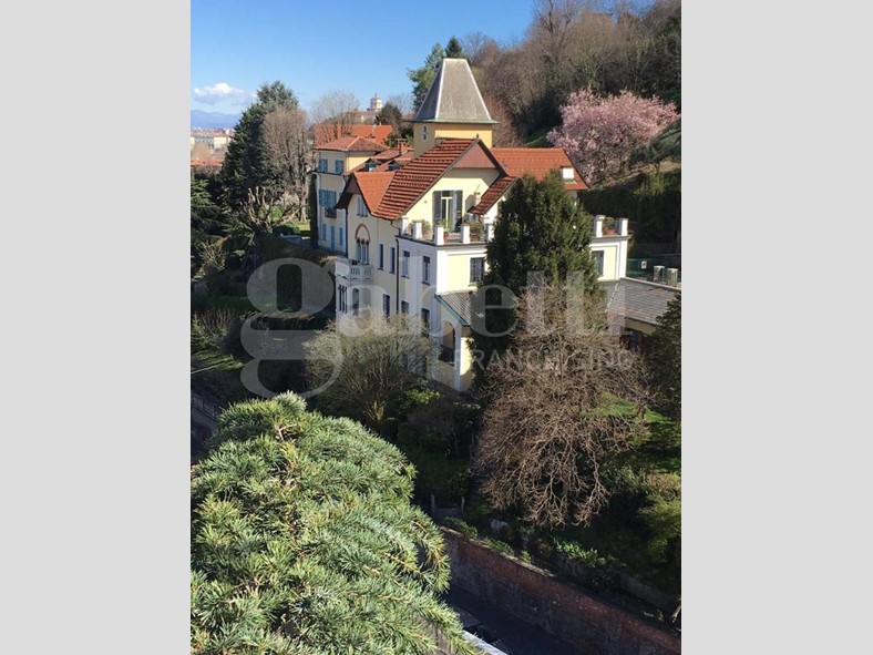 Appartamento in Affitto a Torino, 2'100&euro;, 140 m², arredato