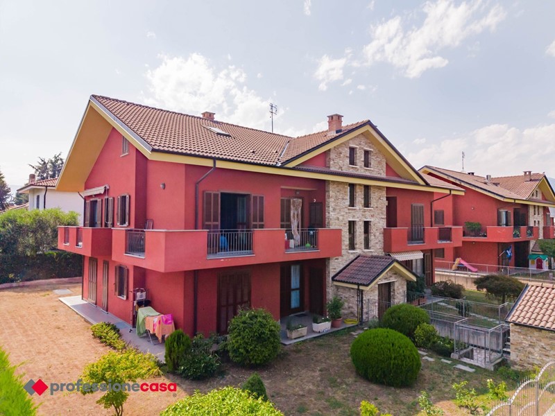 Appartamento in Vendita a Pinerolo, 195'000&euro;, 135 m², con Box