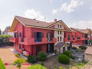 Appartamento in Vendita a Pinerolo, 195'000&euro;, 135 m², con Box