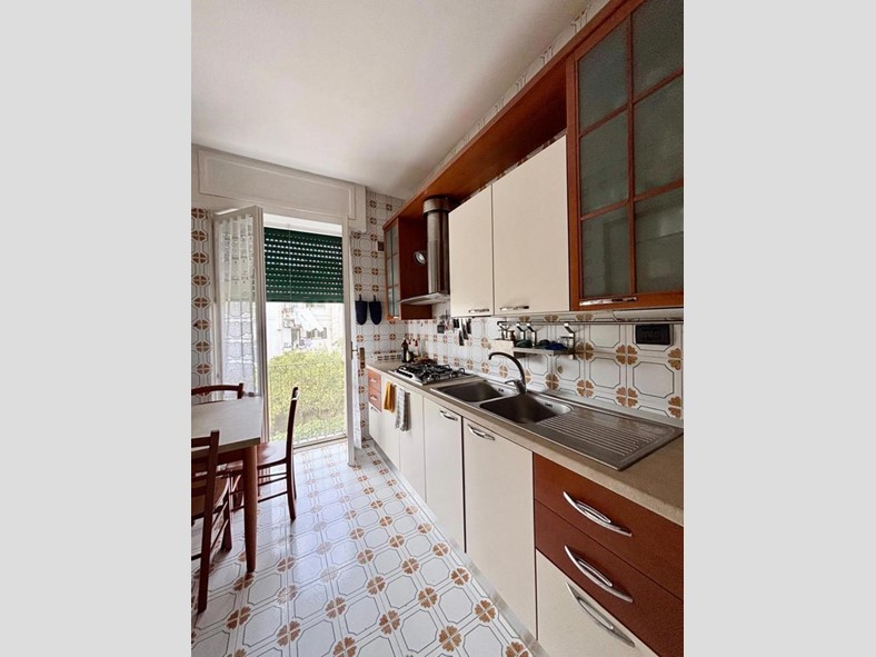 Trilocale in Affitto a Napoli, 2'500&euro;, 100 m², arredato