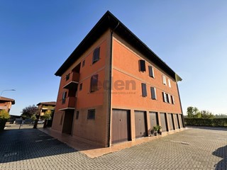 Quadrilocale in Vendita a Castelfranco Emilia, zona Manzolino, 215'000&euro;, 152 m², con Box