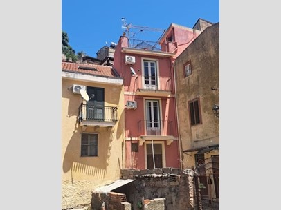 Appartamento in Vendita a Messina, 45'000&euro;, 173 m²