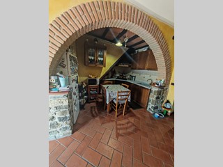 Trilocale in Vendita a Fosdinovo, zona Tendola, 60'000&euro;, 75 m², arredato