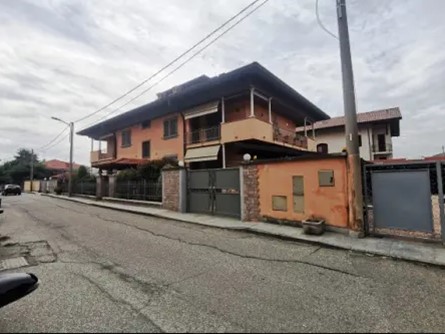 Appartamento in Vendita a Strambino, 82'687&euro;, 242 m²