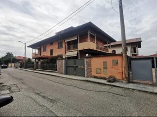 Appartamento in Vendita a Strambino, 82'687&euro;, 242 m²