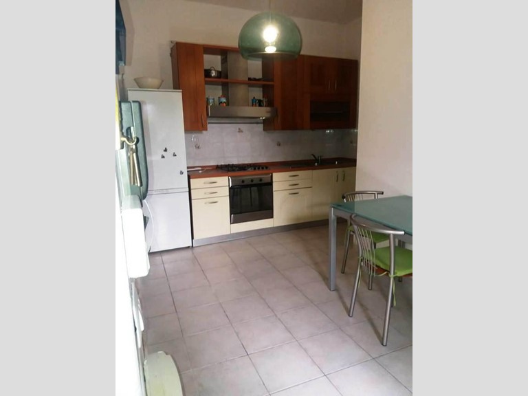 Trilocale in Vendita a Luni, zona Ortonovo, 80'000&euro;, 65 m², arredato