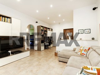 Trilocale in Vendita a Roma, 249'000&euro;, 94 m²